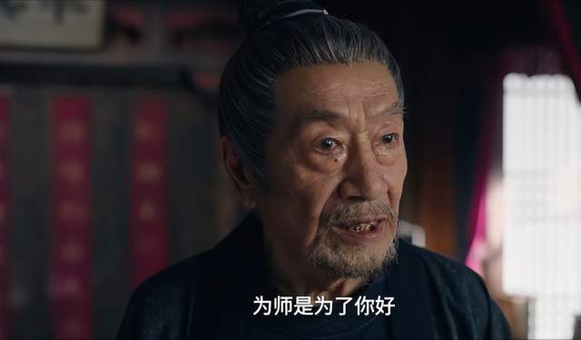 78歲戲骨逐夢演藝圈，娶小37歲的妻子生兒育女，王奎榮成配角傳奇 - 