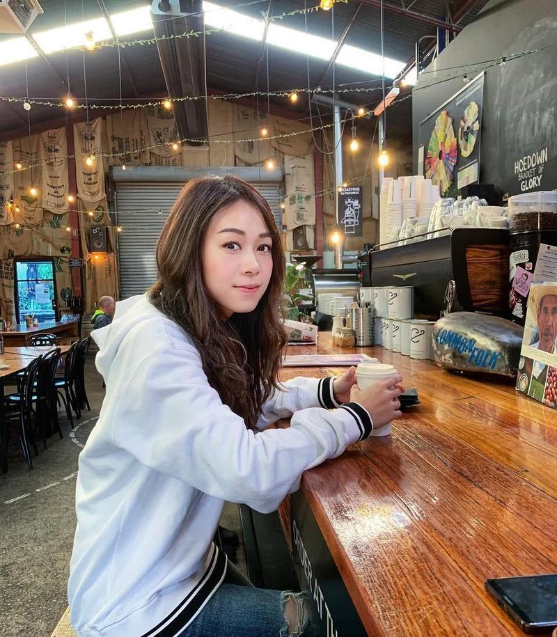 黄心颖自曝提前知道与许志安被拍,爸爸曾打电话骂她:不能再任性_腾讯