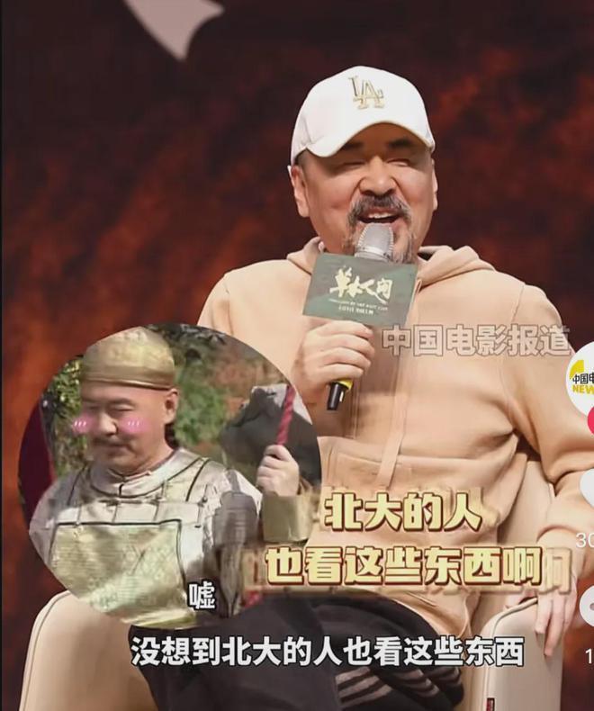 陈建斌闯大祸了2024年品质盛典上坐着和丁勇岱握手被怒斥高傲自大