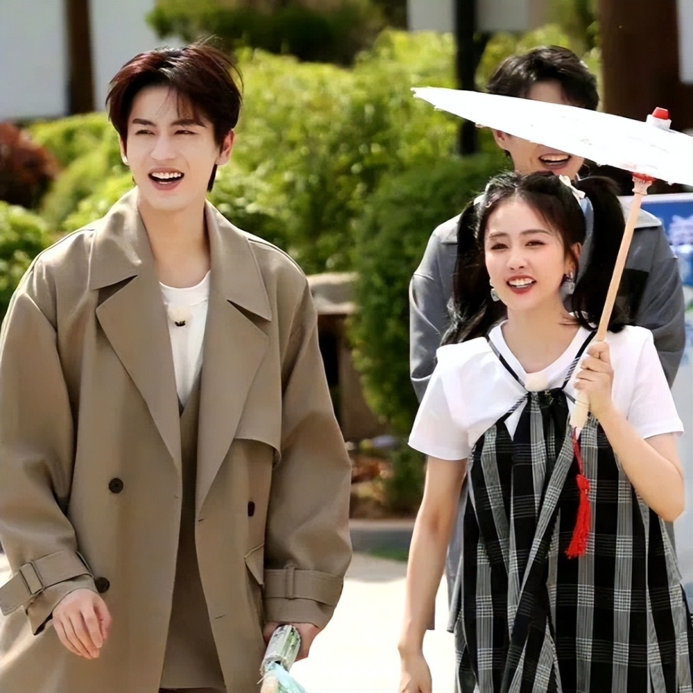 张凌赫与白鹿又合体,一起录制《跑男》,想炒cp却又刻意避嫌_腾讯新闻