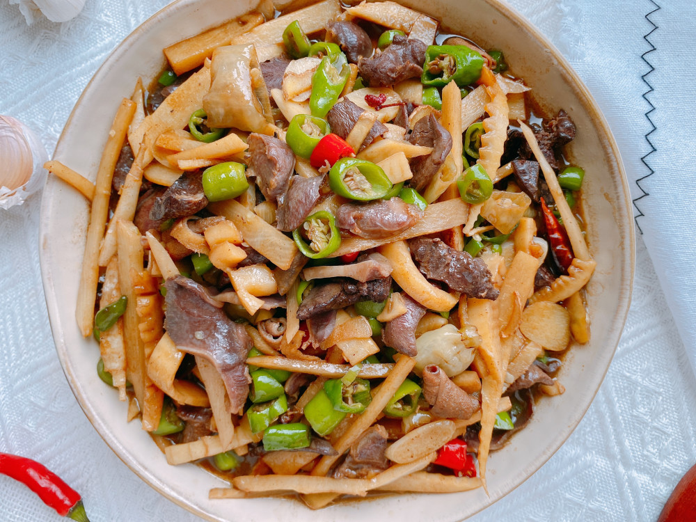 夏季的开胃菜酸辣鸭杂搭配这种配料酸辣开胃超级下饭