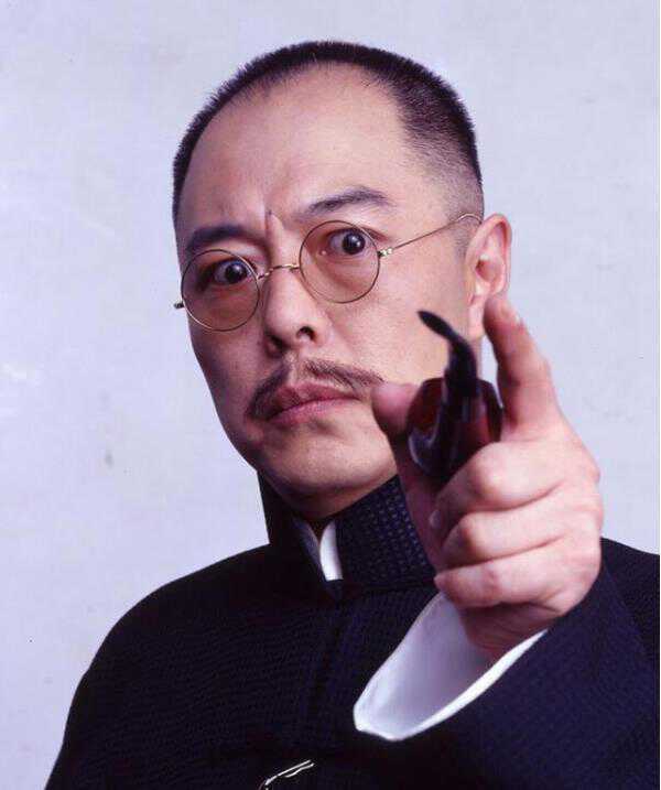 66岁张铁林健康引担忧做手术钉6根钉子咬牙登台表演脸色苍白