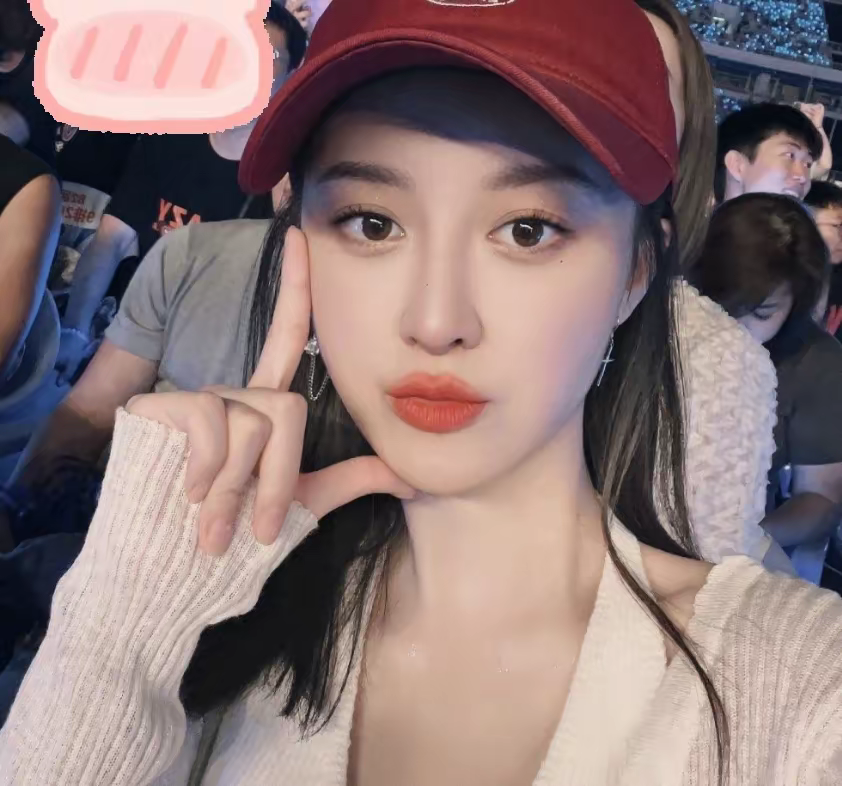 任嘉伦兰贺绯闻风波升级!两人过往合照被扒,朋友圈互动显暧昧