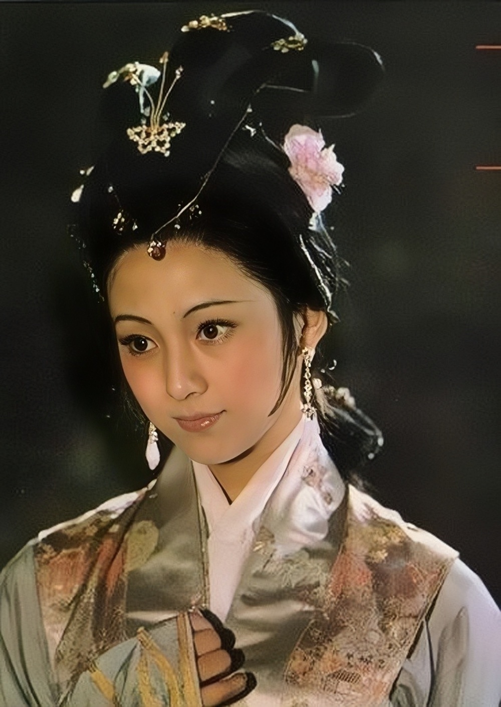 看了董智芝30年前的状态,我发现,80年代"美人骨相"名不虚传