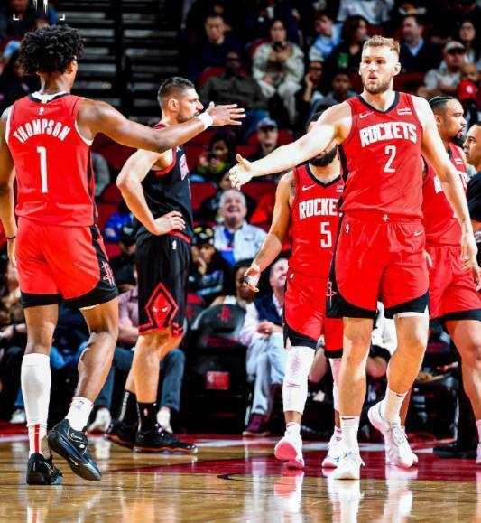 4年3200万火箭垃圾合同变超值签约17125中锋还能再用3年