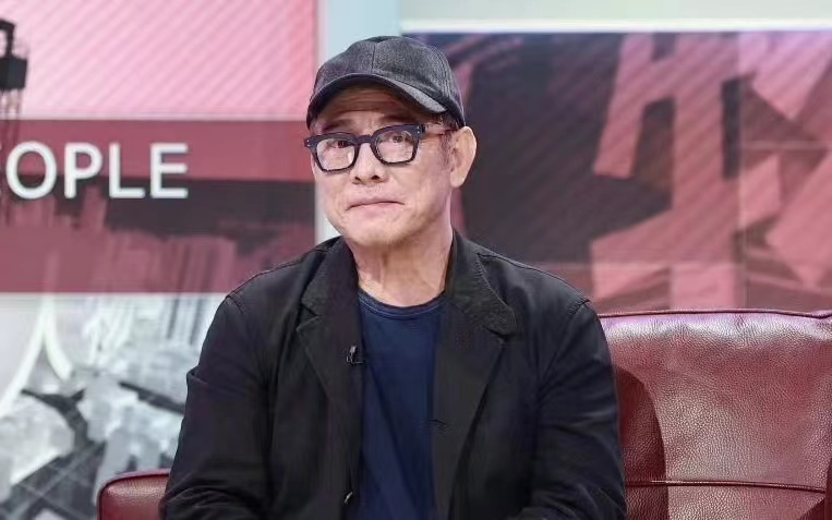60岁李连杰亲自辟谣去世,一身伤病,面容沧桑,谈对女儿的担心_腾讯新闻