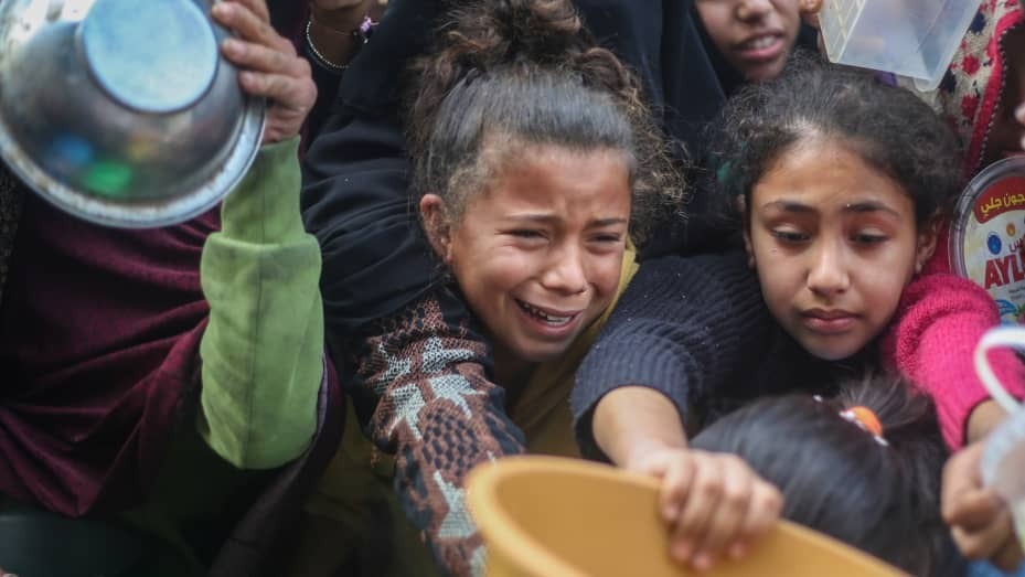 第一艘援助物资船抵达加沙地中海人道主义线路正式启用