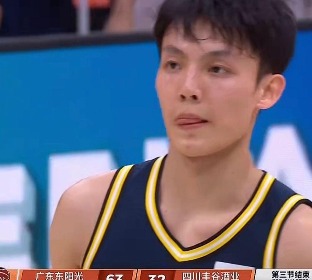 廣東四川菜雞互啄，球員：3人優秀，4人合格，胡明軒王少傑低迷