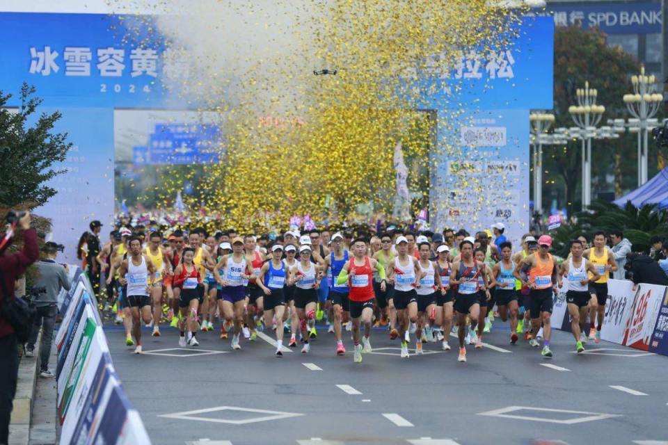 浙江省内规模最大的半程马拉松赛10月27日开跑，首日报名人数破3万