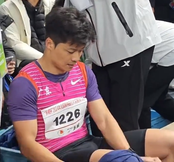 赛后面对记者采访,苏炳添话语不多,只来了一句"今年第一场比赛,要珍惜