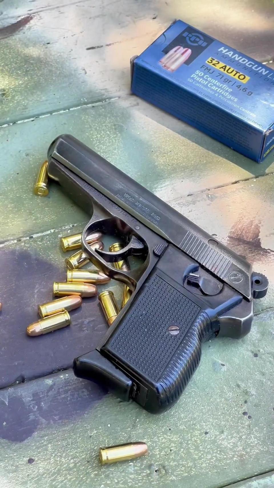 捷克vz70半自动布罗德兵工厂杰作50型的略微改版值得收藏把玩-腾讯新闻