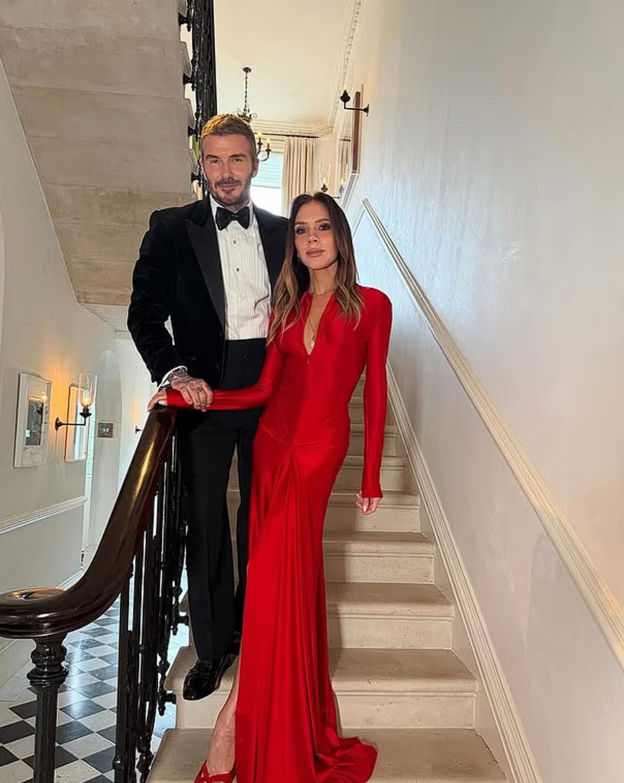 Gallery - Đế chế thời trang của Victoria Beckham đã thu được lợi nhuận; trước đây cô từng thua lỗ và phải xin chồng cho tiền, nhưng giờ đã kiếm được khoản tiền khổng lồ bảy triệu đô la - image 2