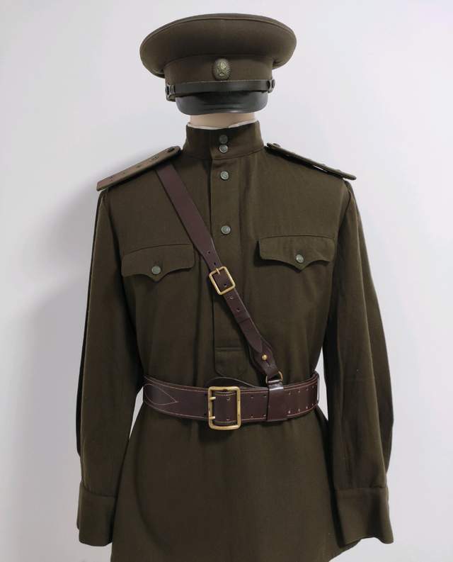 二战时期,一名苏军政委身上的十件装备-腾讯新闻