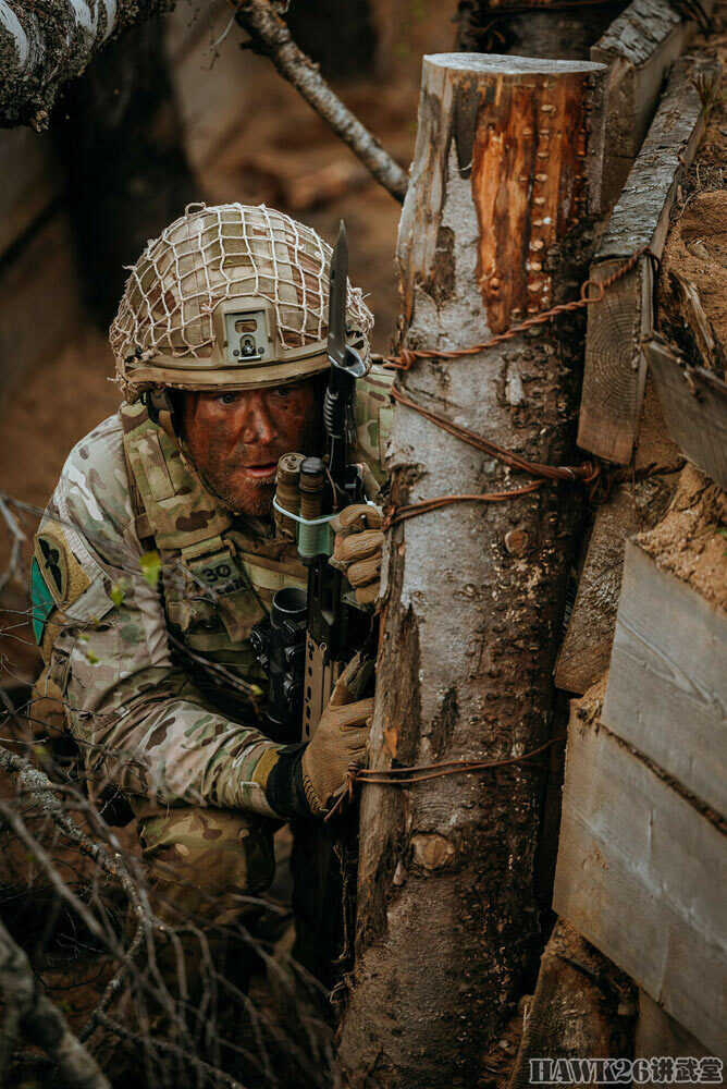 英国精锐伞兵在爱沙尼亚参加演习 堑壕战成为重点 无人机全程开眼