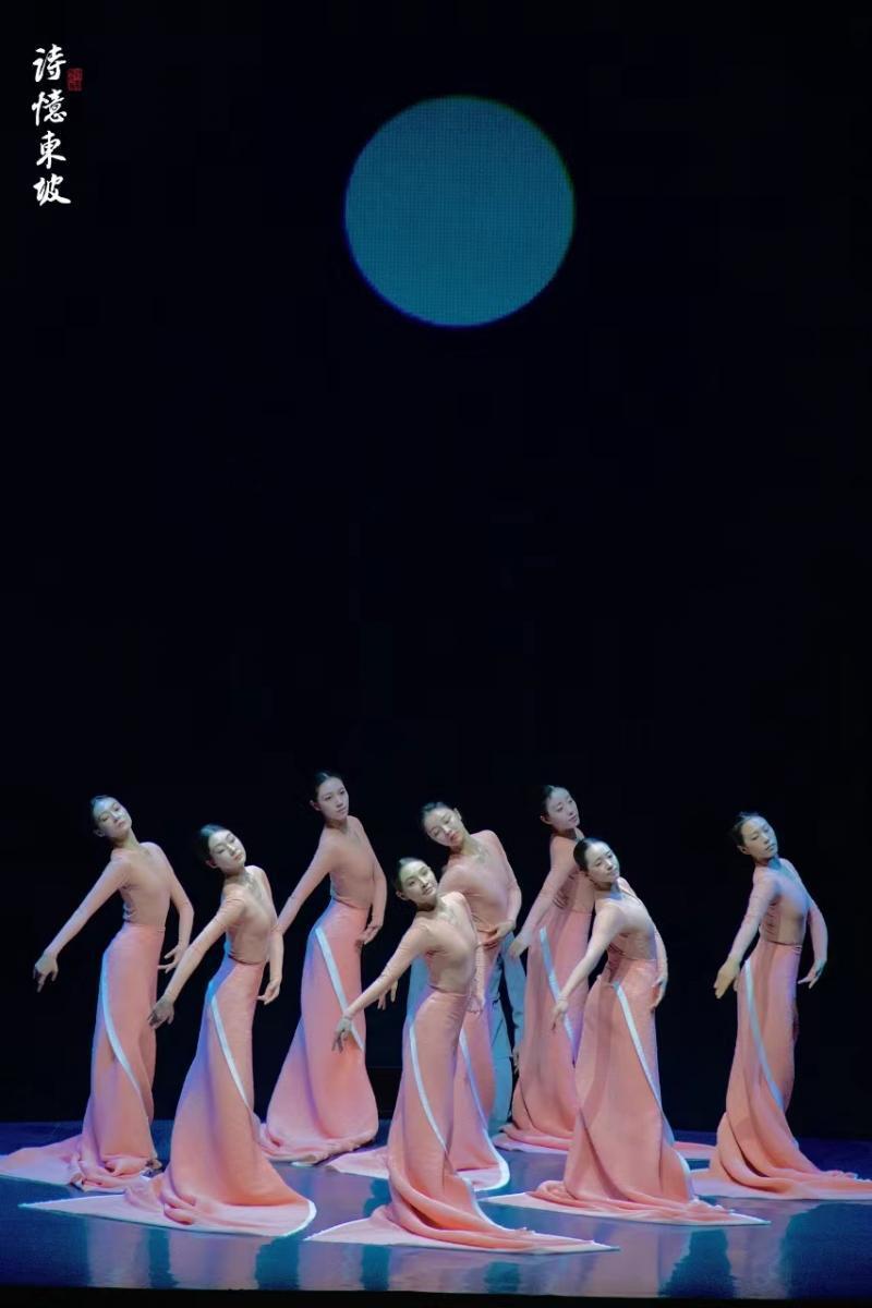 在捧回"美国舞蹈节终身成就奖"之后,沈伟花费一年多的时间全身心投入