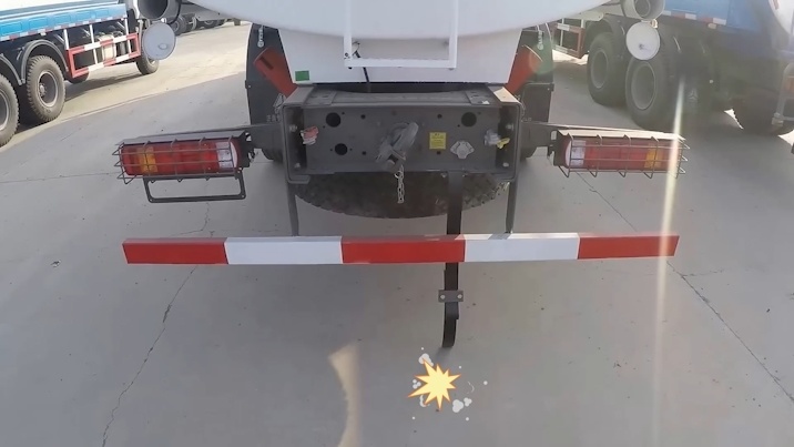 油罐车的内部构造长啥样?里面的防波板有什么用?看完长见识了!