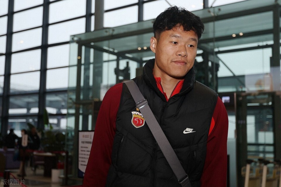 生不逢时李昂又被海港按在替补席一分钟没上生涯面临抉择