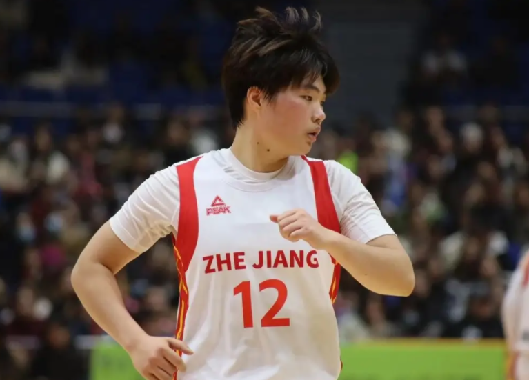 这个赛季表现不错的年轻球员郑茗和陈明伶都获得进集训队深造的机会