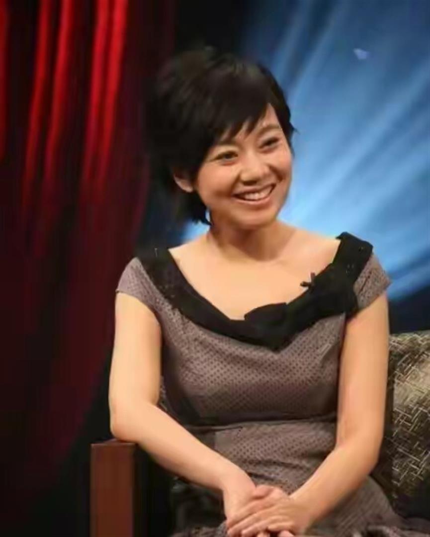 宁愿净身出户，也要和闫妮离婚，21年过去，邹伟后悔了吗？_腾讯新闻