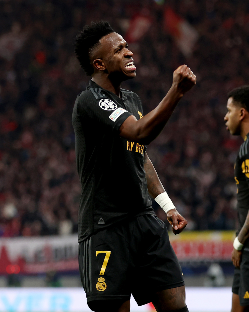 10迪亚斯致敬梅西残阵复仇莱比锡皇马一只脚晋级8强