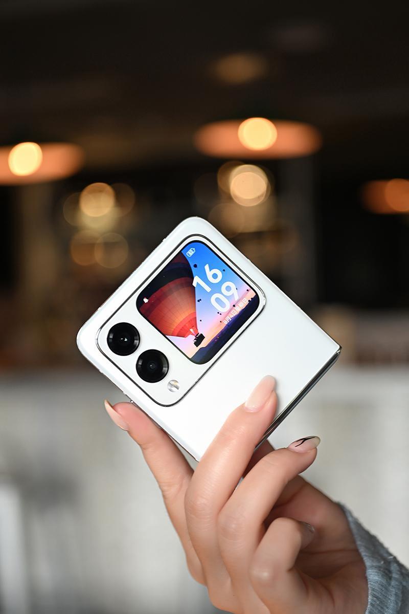华为nova flip体验:5288元起,行业最薄小折叠屏手机有多特别