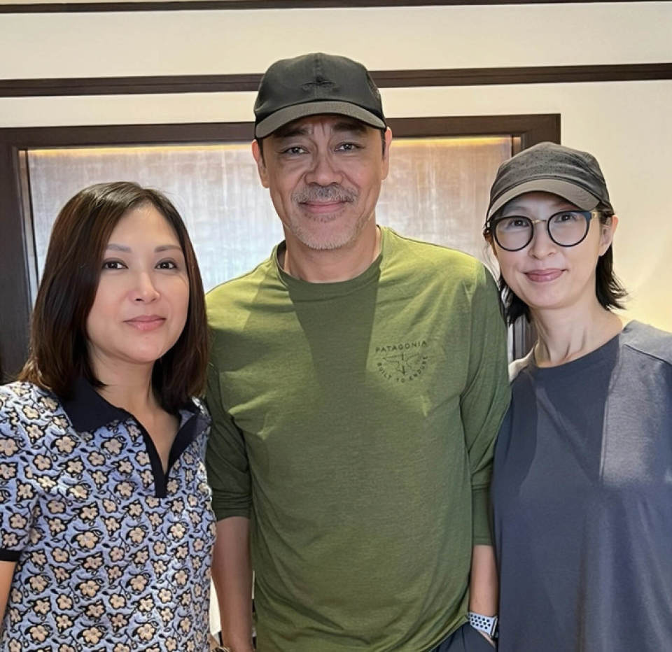 相比起张凤妮有点轻微发胖的身材,同样淡出荧幕多年的郭蔼明,就要显得