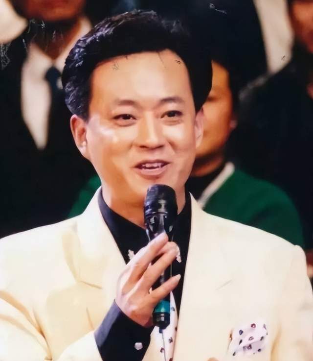 从央视一哥到跌落神坛,消失的这四年,朱军究竟经历了什么?_腾讯新闻