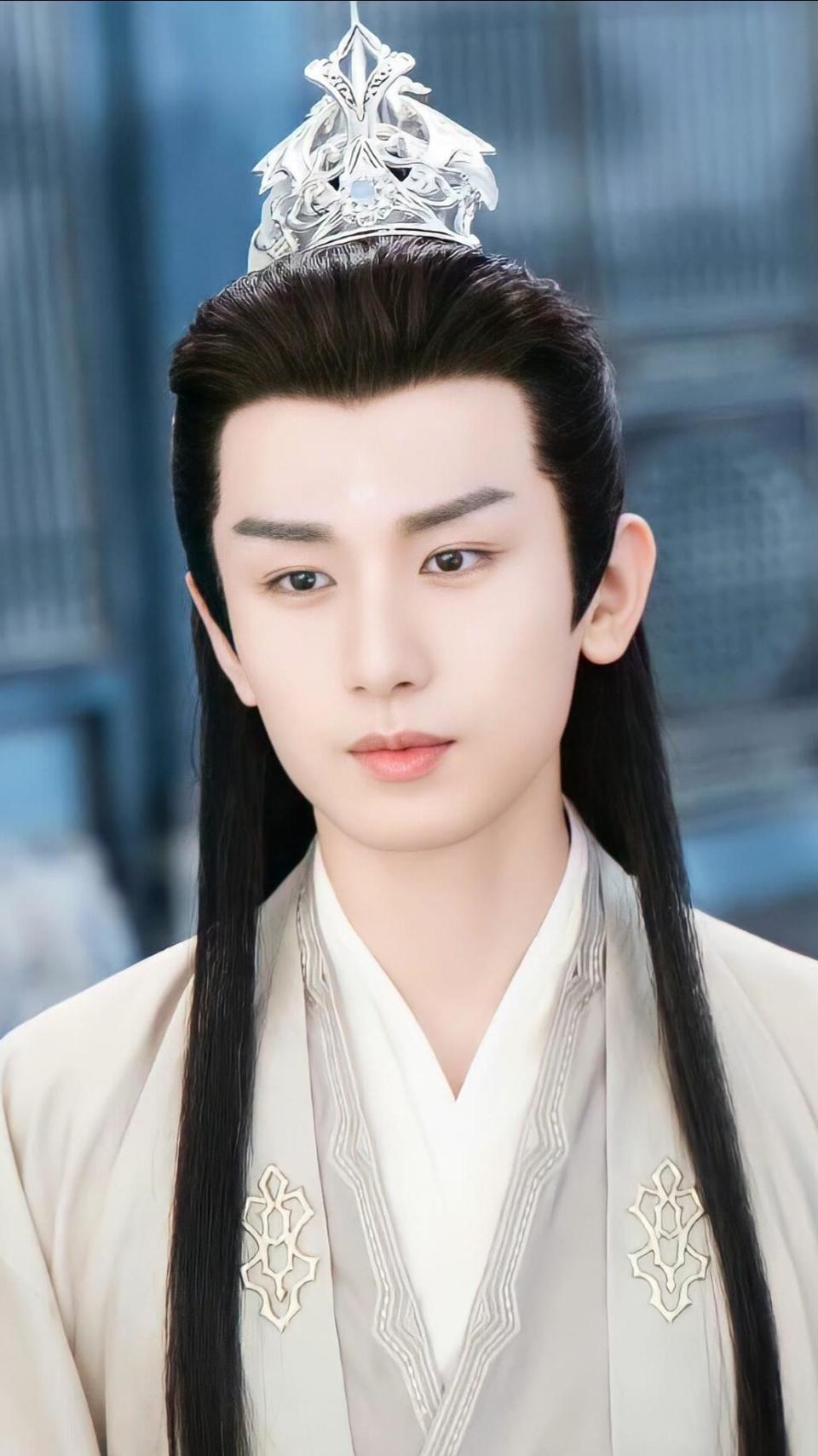 10位好看的古装男演员,肖战,成毅,古天乐,霍建华,张智尧上榜