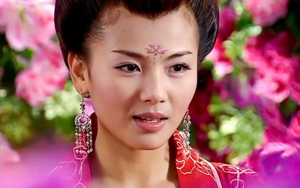 女演员和内地四美撞角色,往往输多胜少,陈红何晴颜值天花板_腾讯新闻