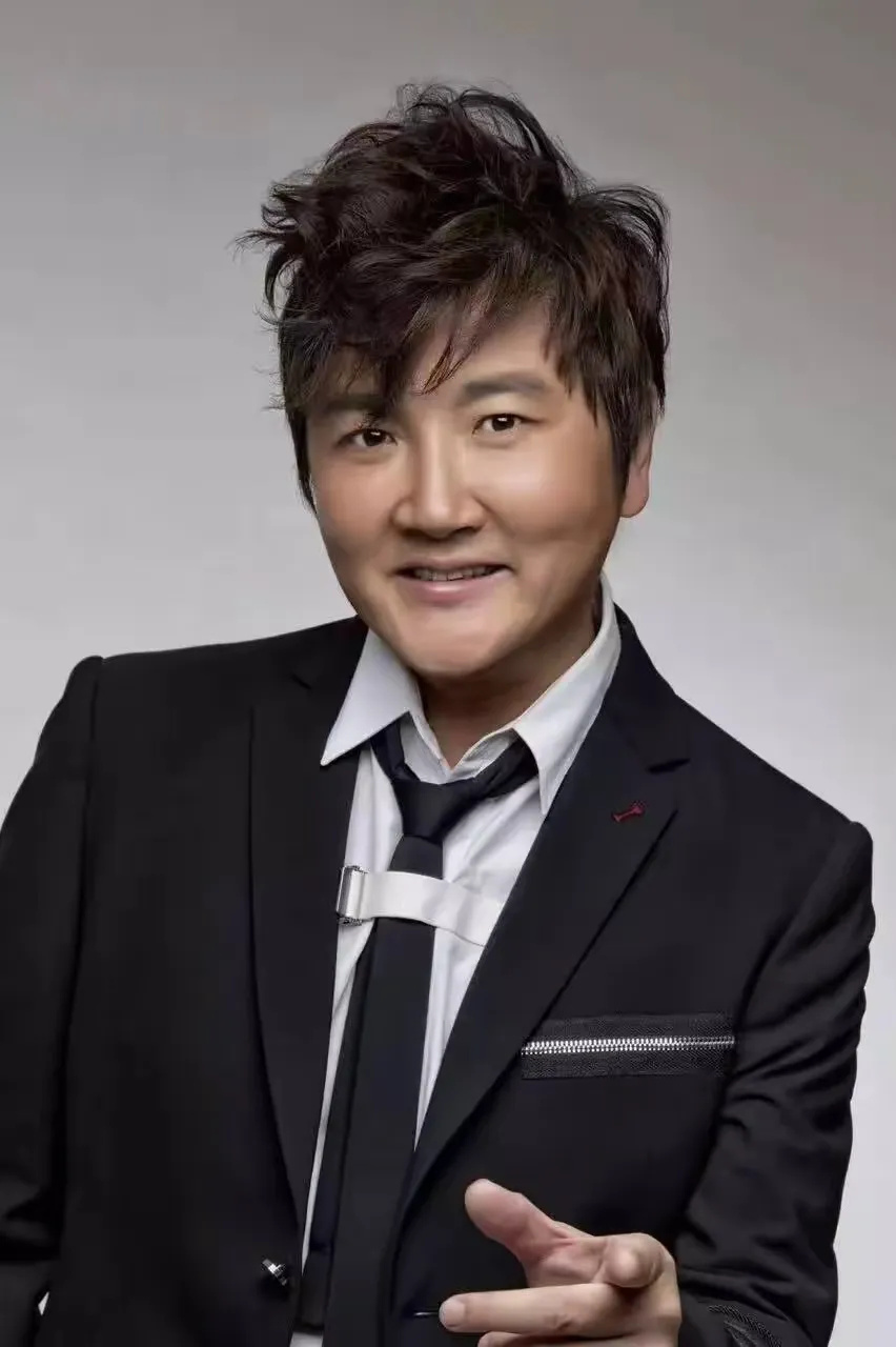 56岁孙楠参加活动瘦成瓜子脸,大变样后眼神慈祥,简直判若两人