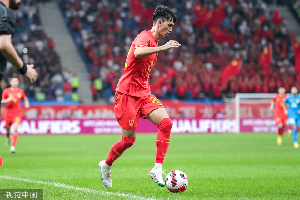 奥预赛:国奥男足2-1印度,胡荷韬补时乌龙,乃比江读秒绝杀-腾讯新闻