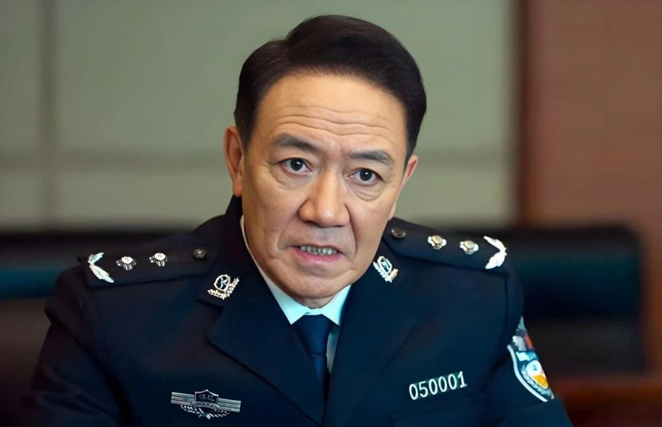 《罚罪2》：秦枫从市局刑侦大队长调去港航分局，真的是从正科级升为副处级吗？_腾讯新闻