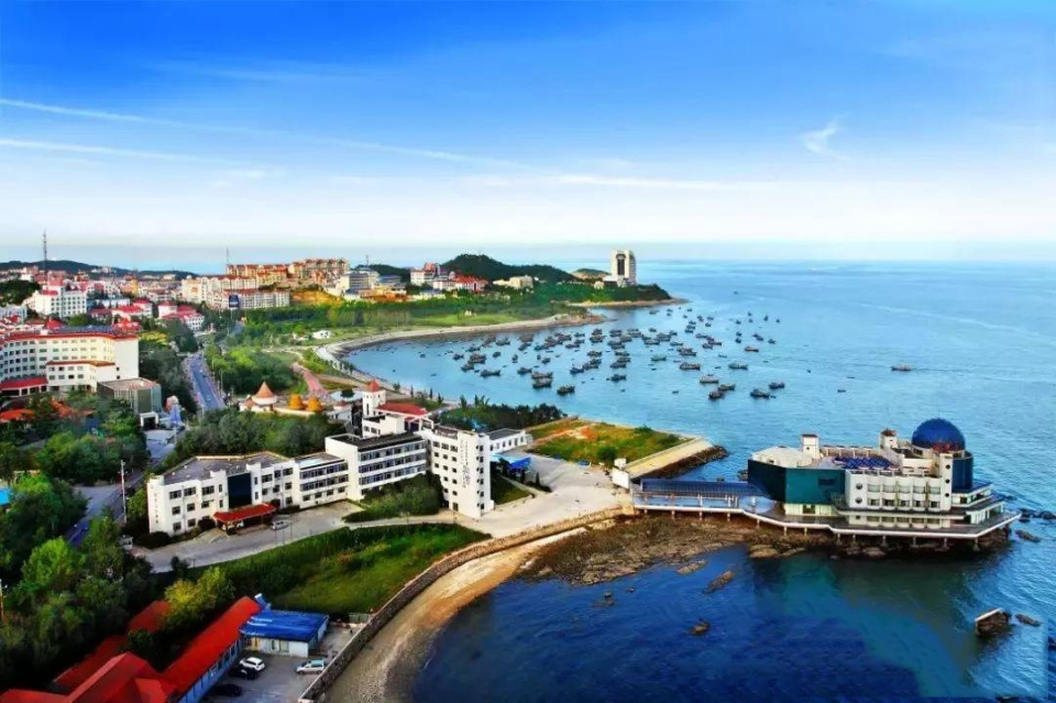 中国北方有两座宜居的海滨城市，靠海不潮湿，空气好景色美环境优_腾讯新闻