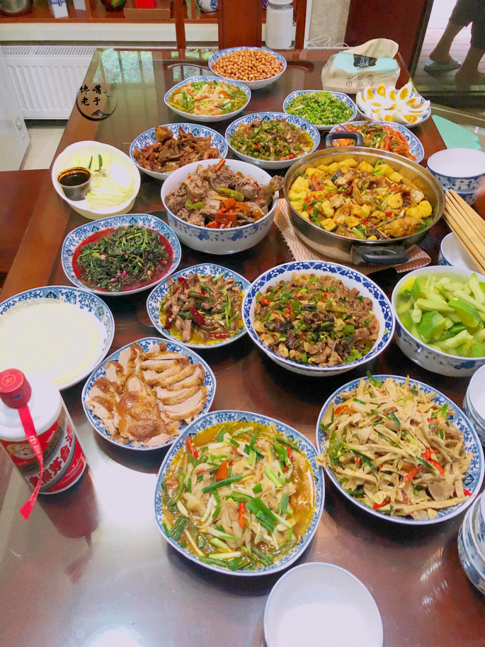 朋友圈晒的8桌中秋家宴,家家温馨有亮点,最后一桌真实又心酸-腾讯新闻