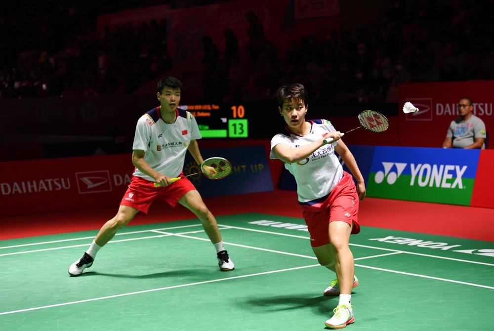 石宇奇横扫陆光祖晋级4强,男双再胜世界冠军,王懿律新组合出局_腾讯
