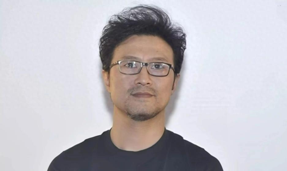 53岁汪峰魅力大,与森林北早有端倪,去年常去新疆,同过龙年春节