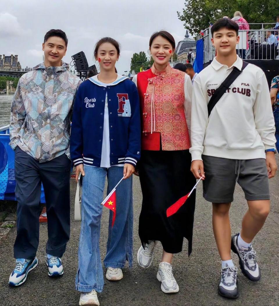抖音熱搜：494949開獎(jiǎng)最快金牛版明星去巴黎看奧運(yùn)，56歲邱淑貞好美，賈玲沒復(fù)胖，郭晶晶真颯