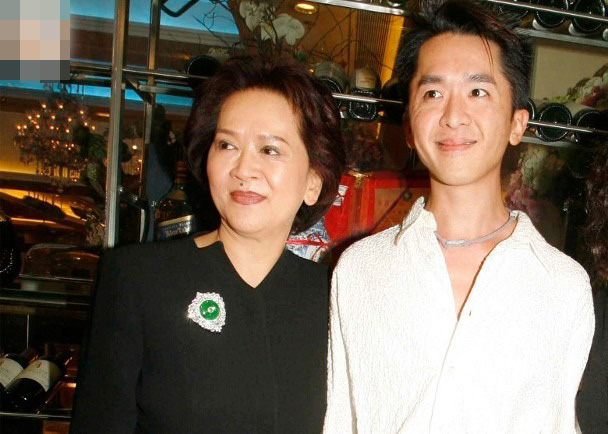 娱乐圈小老太太图鉴|5位传奇"铁娘子",不止向太和张兰_腾讯新闻