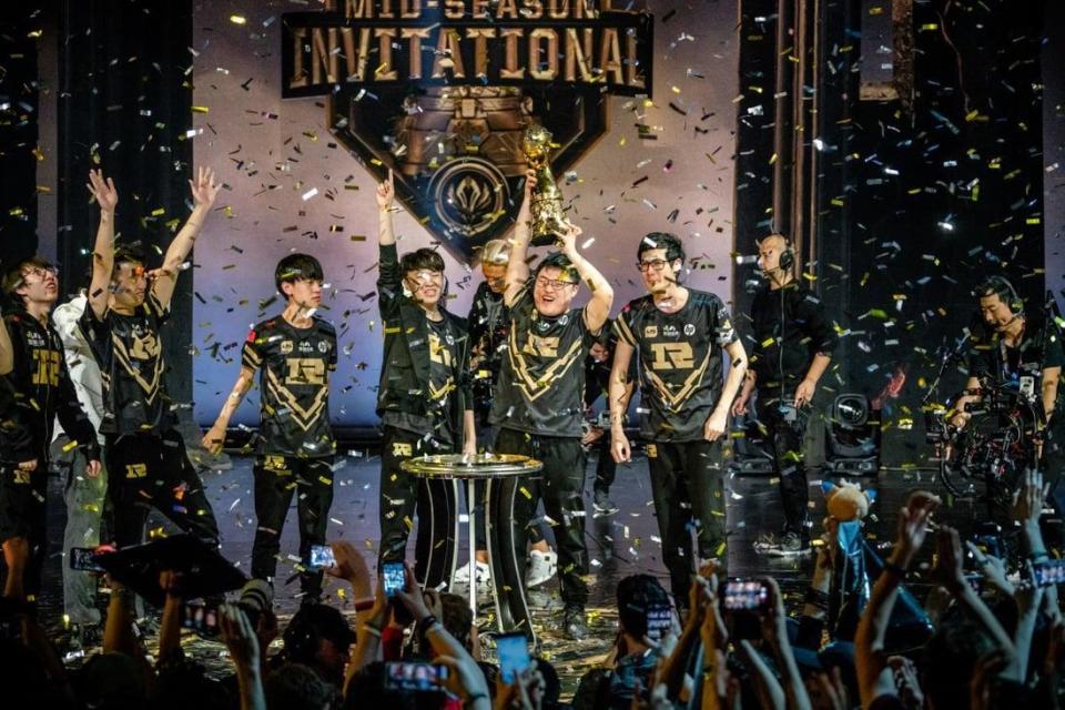 JDG成为第四支冲击全年大满贯的战队，Knight：今年想要S赛冠军！_腾讯新闻