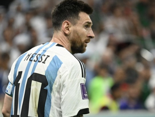 1:0,阿根廷小胜南美劲旅却现最弱1环,梅西退役,进攻就