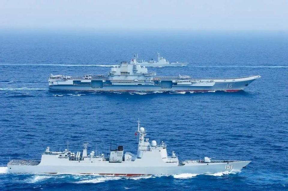 山东舰和福建舰的差距有多大？把它们放在一起比就一目了然了_腾讯新闻