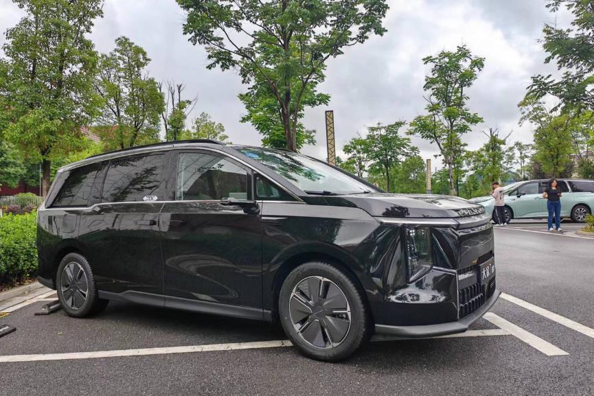 试驾上汽大通大家7 超混版：家用MPV，要省油更要均衡_腾讯新闻