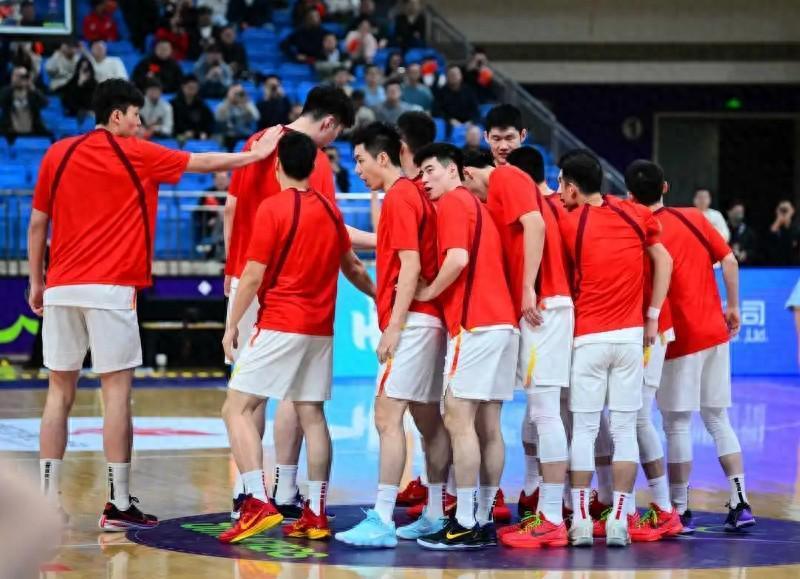 男篮开场4分钟仅得2分，全场5人哑火，3名嘴：没惊喜，令人失望