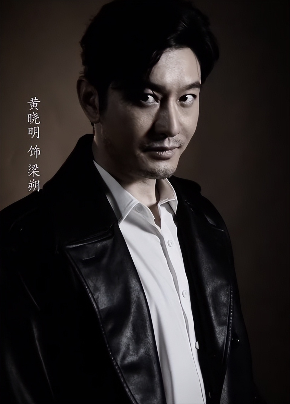 谍战剧《潜渊》湖南卫视开播,演员阵容不错,预计又要熬夜追剧了