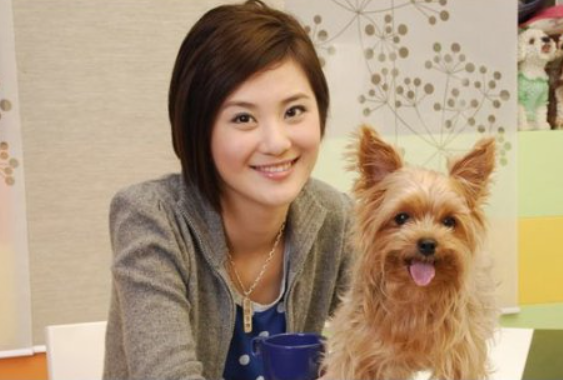 35岁女港星赴日寻亲！因父亲家暴断联20年，认亲后自称死而无憾_腾讯新闻