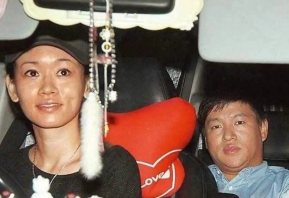 45岁港姐杨思琦近况曝光!因三角恋形象尽毁,如今靠直播卖艺赚钱