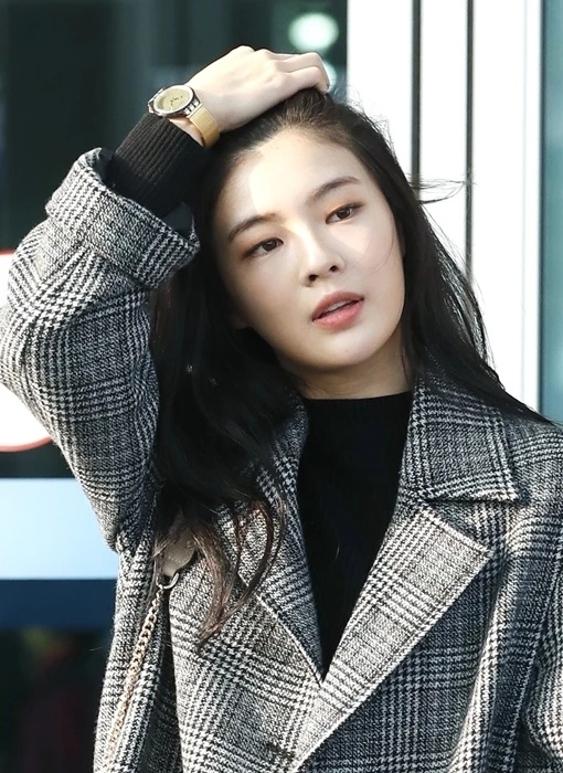 李光洙女友李先彬对媒体报道生气了称她作伪证导致公司退市