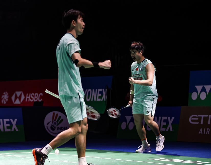 时隔2年再度加冕！梁伟铿/王昶2-1逆转日本黑马，勇夺赛季首冠_腾讯新闻