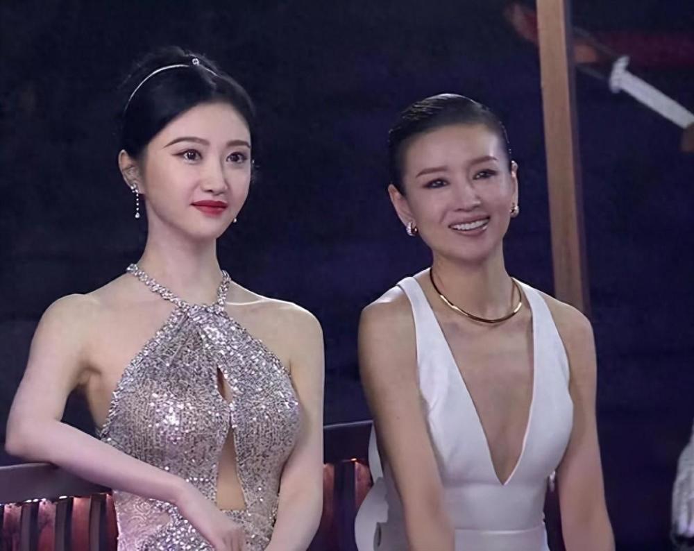 Dong Jie attended the event and turned over. Zhou Dongyu became ＂Princess Taiping＂.
