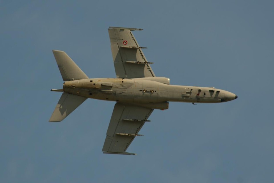 服役35年后 意大利空军的amx攻击机正式退役 将由台风战斗机替代